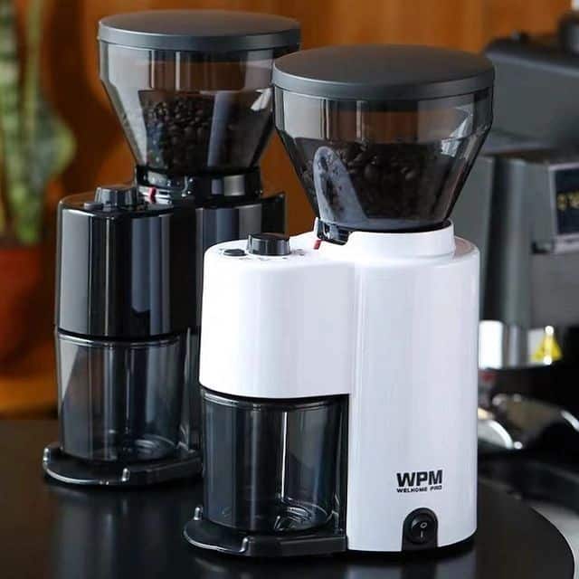 A burr grinder producing a coarse grind for cold brew